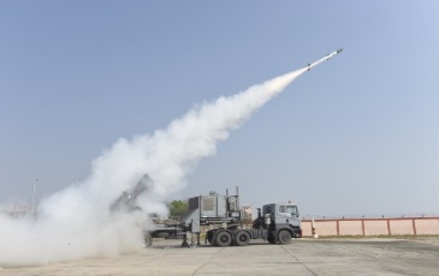 DRDO : ओडिशा तट से नई पीढ़ी की आकाश मिसाइल का सफल उड़ान परीक्षण किया